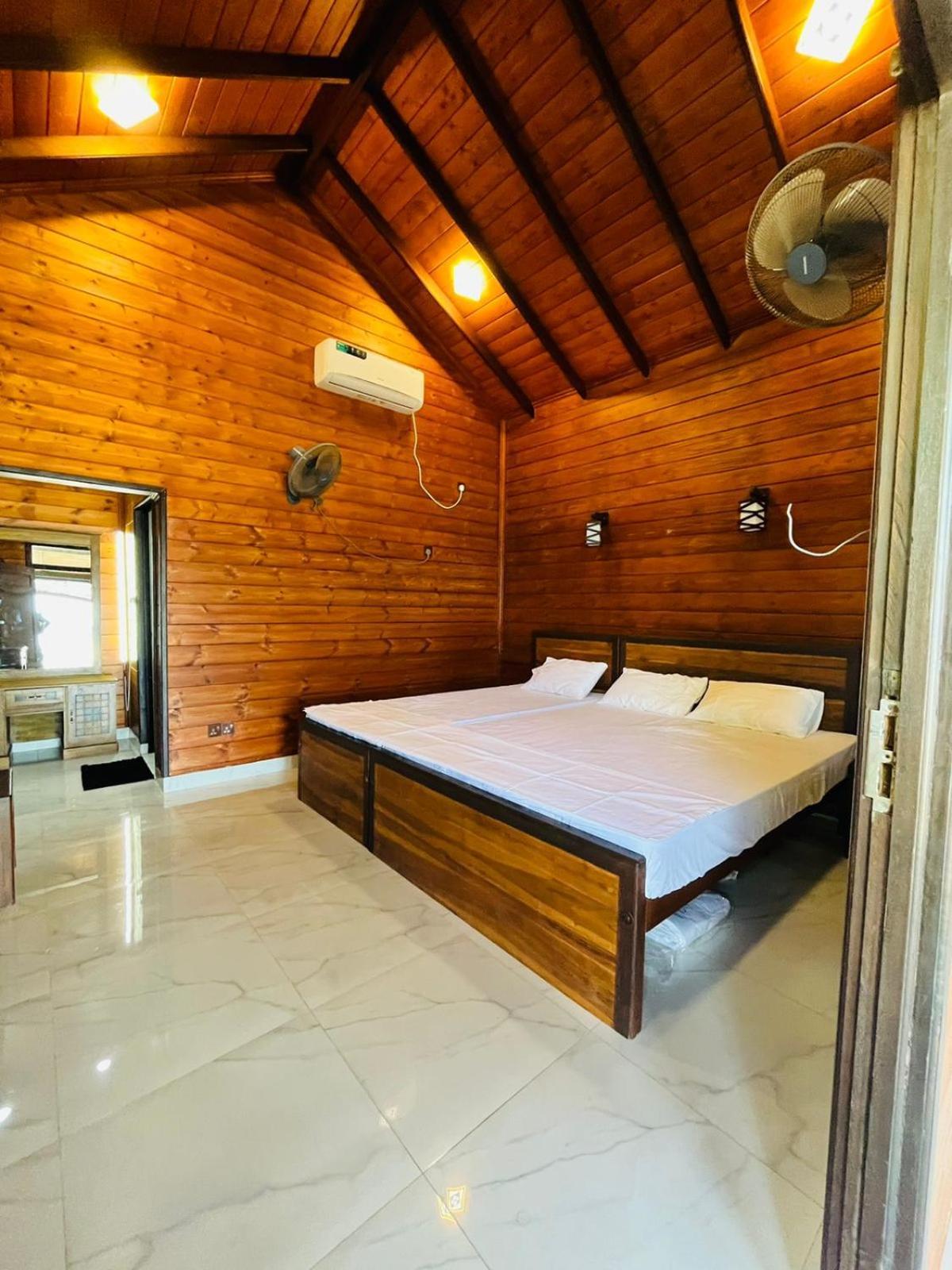 فندق Janas Blue Water Corner تريكونامالاي المظهر الخارجي الصورة
